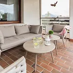 Lägenhet Peaceful With Terrace Near & Free Parking *