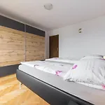 Peaceful With Terrace Near & Free Parking * Bled