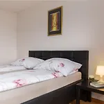 Peaceful With Terrace Near & Free Parking Apartment