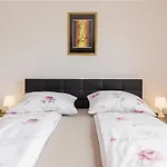 Peaceful With Terrace Near & Free Parking Apartment