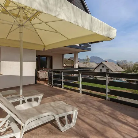 Peaceful With Terrace Near & Free Parking
