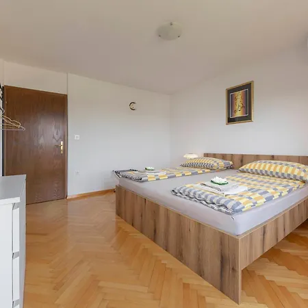 Apartment Peaceful With Terrace Near & Free Parking *