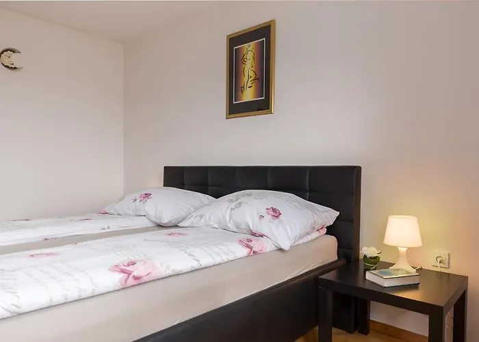 Valy - Relaxing Terrace & Near Lägenhet