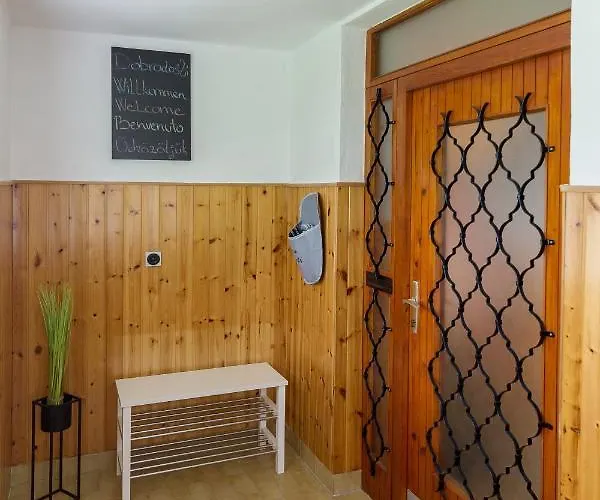 Valy - Relaxing Terrace & Near Lägenhet